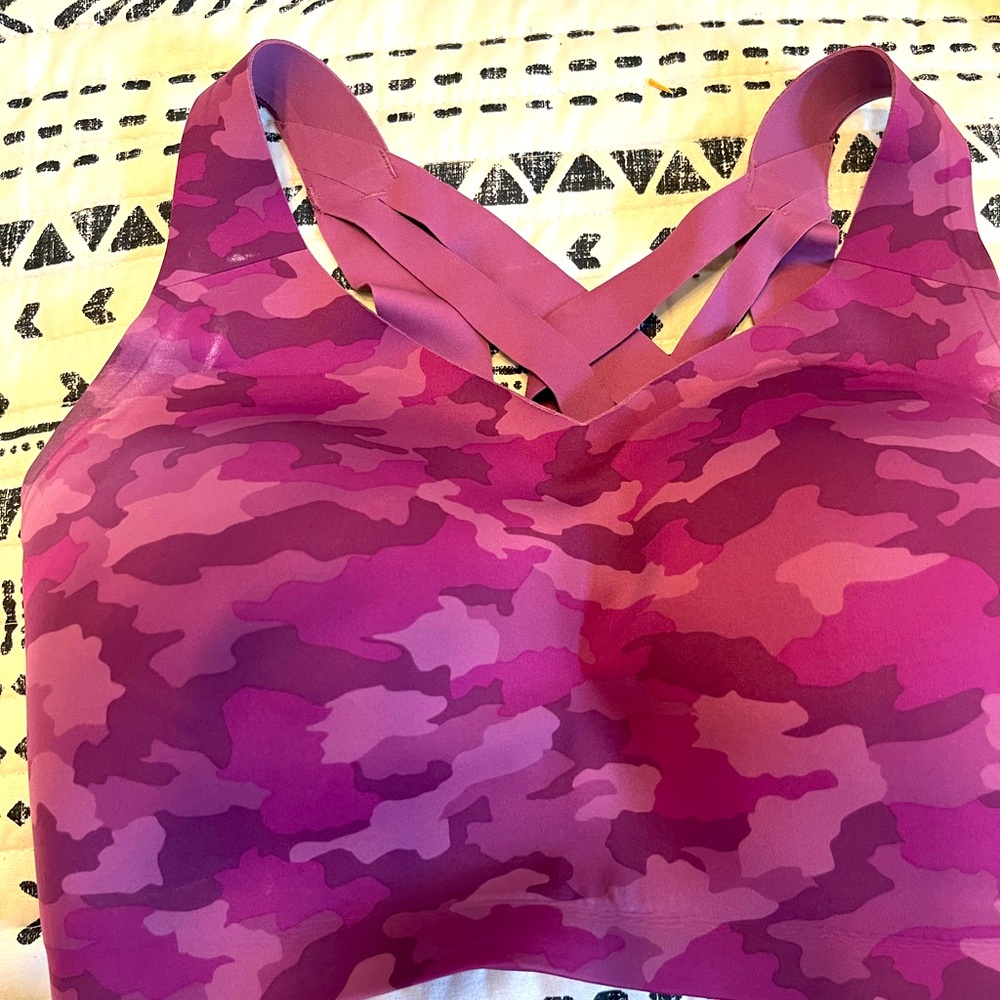 Lululemon sports bra 34DDD in pink camo print.